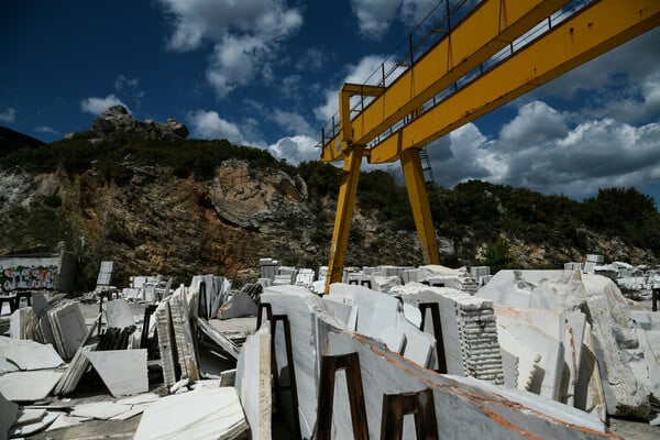 Πέτρα πάνω στην πέτρα: Φωτογραφικό οδοιπορικό στο εγκαταλελειμμένο λατομείο στον Διόνυσο