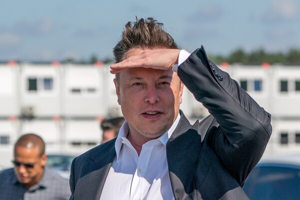 Έλον Μασκ: Έχασε 5,6 δισ. δολάρια μετά από μοιραίο τροχαίο αυτοκινήτου της Tesla