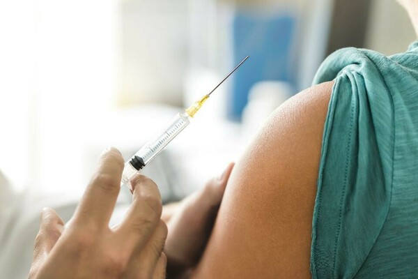 Επίσημο: Γραμμή εμβολιασμού για πολίτες άνω των 30 ετών από τη Μεγάλη Εβδομάδα