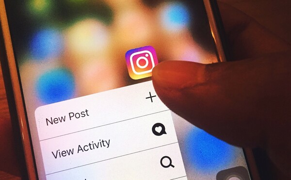 Το Instagram λανσάρει νέα λειτουργία για την αντιμετώπιση της ρητορικής μίσους και των υβριστικών μηνυμάτων
