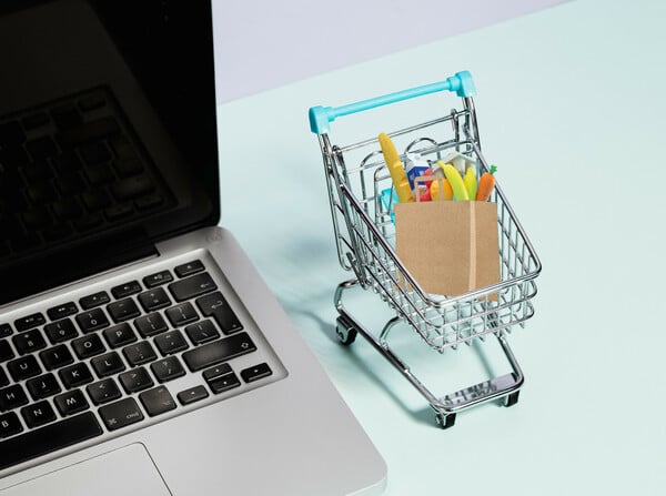 Το Wolt Market φέρνει τα ψώνια της εβδομάδας στο σπίτι μας οποιαδήποτε στιγμή της μέρας