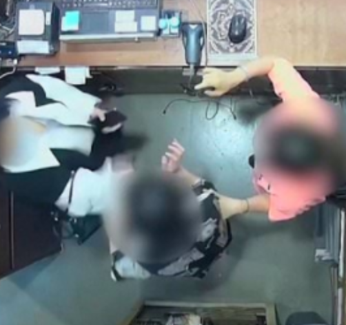 Νότια Κορέα: Σύζυγος πρέσβη «χαστούκισε πωλήτρια» αφού κατηγορήθηκε για κλοπή - Βίντεο