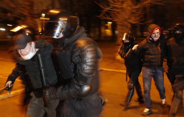 Ρωσία: Περίπου 1.800 συλλήψεις στις διαδηλώσεις υπέρ του Ναβάλνι