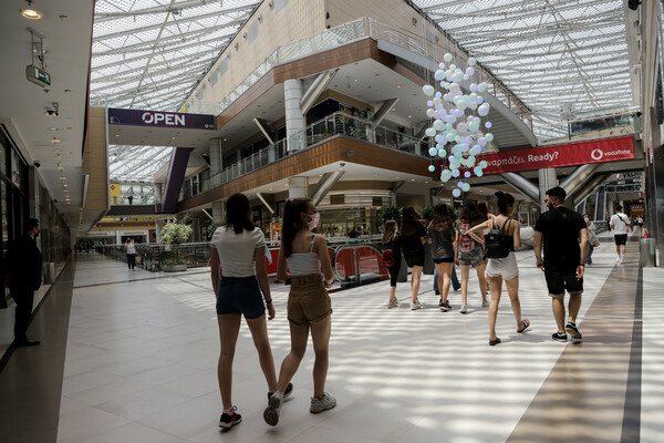 Επίσημο: Ανοικτά από αύριο mall και εκπτωτικά χωριά με click inside