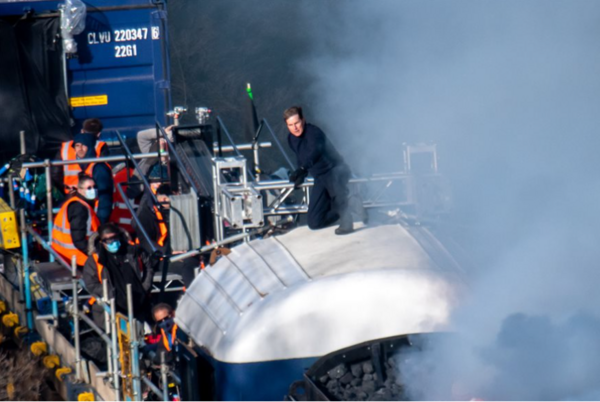 «Mission: Impossible 7»: Ο Τομ Κρουζ πηδά πάνω σε βαγόνια τρένου και «παίζει ξύλο»