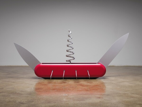 Claes Oldenburg και Coosje van Bruggen: Ο υπερφυσικός κόσμος ενός δυναμικού ντουέτου της τέχνης σε μια μεγάλη έκθεση