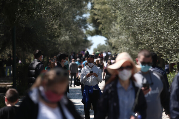 Lockdown: Αλλαγές από σήμερα στο ωράριο κυκλοφορίας- Τι ισχύει για καταστήματα, εκκλησίες και μετανικήσεις