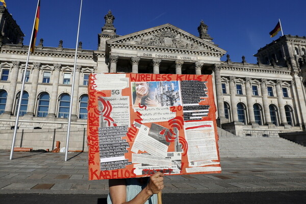 Γερμανία: Οι μυστικές υπηρεσίες παρακολουθούν τους κύκλους των αρνητών της πανδημίας του κορονοϊού