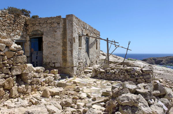 Κυριακόπουλος «Η Αρχαιολογία του Χτες: Ερειπωμένα σπίτια και υποστατικά του Αιγαίου»