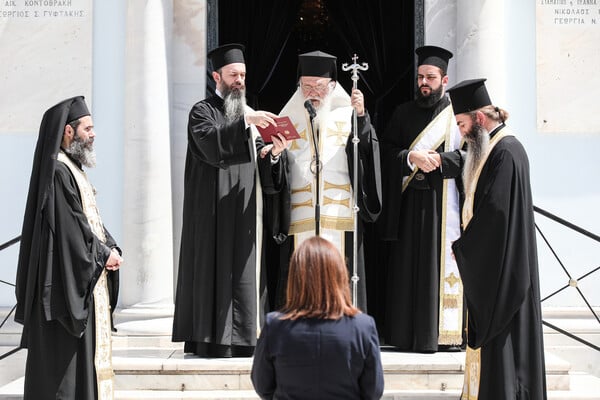 Η ΠτΔ στην επιμνημόσυνη δέηση για τα θύματα της πανδημίας στην Ελλάδα