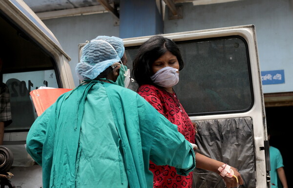 «Τραγωδία μέσα στην τραγωδία» στην Ινδία: Πυρκαγιά σε ΜΕΘ Covid - Νεκροί 16 ασθενείς και 2 νοσοκόμες