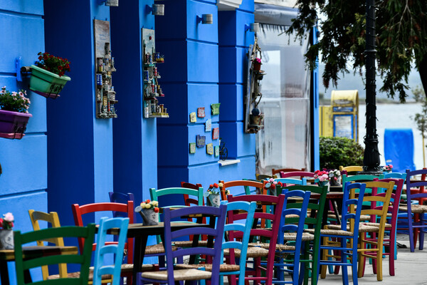 Καφέδες στα τραπέζια: Οι πρώτοι πελάτες στα cafe και τα εστιατόρια (ΕΙΚΟΝΕΣ)