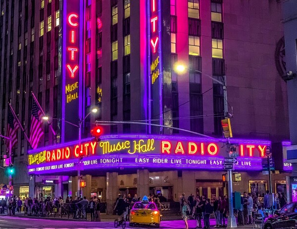 Το Broadway ανοίγει αλλά όχι πριν τον Σεπτέμβριο