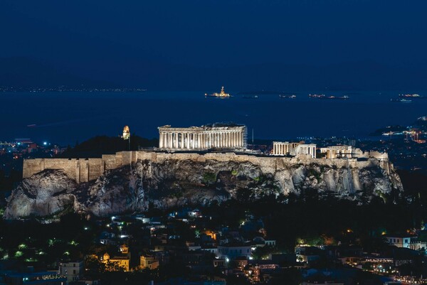 Τριπλή διεθνής διάκριση στην Ελευθερία Ντεκώ για τον νέο φωτισμό της Ακρόπολης 