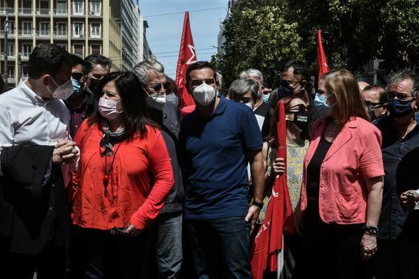 Τσίπρας και Κουτσούμπας στις πορείες για την εργατική Πρωτομαγιά (Φωτογραφίες)