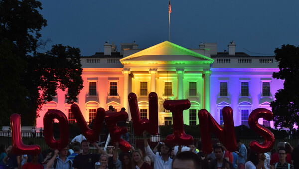  «Ο πρόεδρος είναι μαζί σας»: Η διοίκηση Μπάιντεν αναλαμβάνει δράση ενάντια σε 250 αντι-τρανς νομοσχέδια 