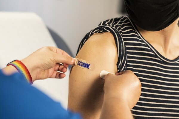 ΠΟΥ: Να μην ξεκινήσει ο εμβολιασμός των παιδιών εφόσον δεν έχουν εμβολιαστεί ακόμη οι ηλικιωμένοι και οι ευπαθείς ομάδες