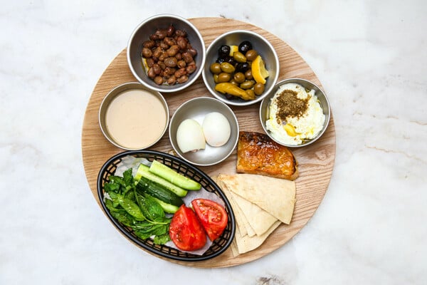 typical lebanese breakfast plate