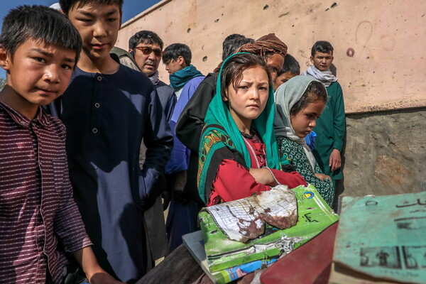 Αφγανιστάν: Περισσότεροι από 50 νεκροί σε βομβιστικές επιθέσεις σε σχολείο- Στόχος οι μαθήτριες