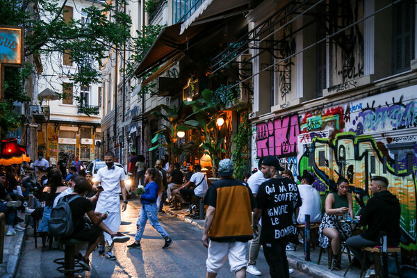 Μία σύντομη βόλτα σε αγαπημένα μαγαζιά που «ζωντάνεψαν» ξανά την πόλη