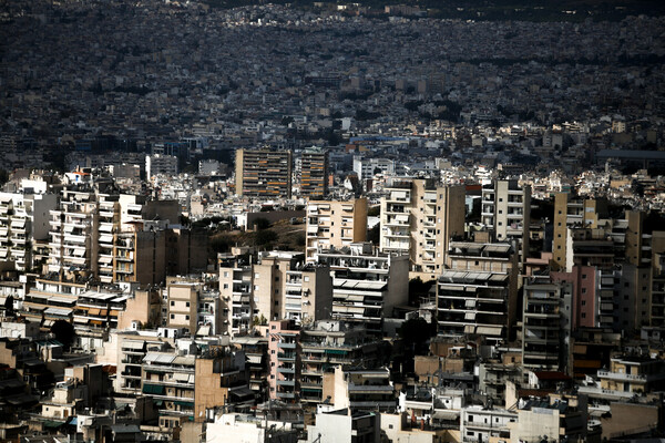 Ένας χρόνος πανδημίας: Στα ύψη τα ενοίκια στη Λούτσα - Πού αυξήθηκαν οι τιμές πώλησης