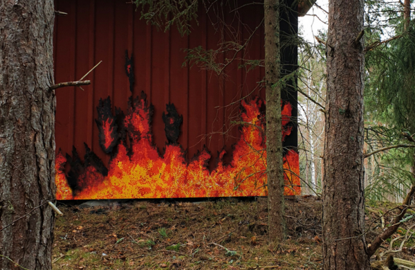 Σουηδία: Φωτισμός που μοιάζει με φωτιά σε δάσος: Τόσο ρεαλιστικός που κάλεσαν την πυροσβεστική (Εικόνες)