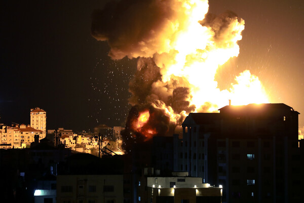 Ισραήλ - Γάζα: Ρουκέτες και ισοπεδωμένα κτίρια - Συγκλονιστικό βίντεο