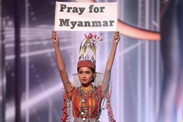 Miss Universe: «Προσευχηθείτε για τη Μιανμάρ»- Τα ισχυρά μηνύματα που έστειλαν τρεις διαγωνιζόμενες