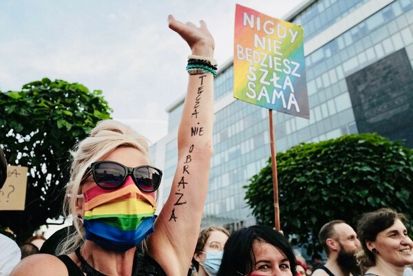 Πολωνία: 40 διπλωμάτες ζητούν την προστασία των δικαιωμάτων της ΛΟΑΤΚΙ+ κοινότητας