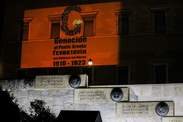 βουλή και Λευκός Πύργος φωταγωγήθηκαν για την ημέρα μνήμης της Γενοκτονίας των Ποντίων