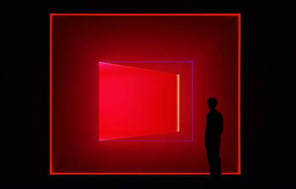 James Turrell: Ο μεγάλος λάτρης του φωτός, ο καλλιτέχνης της μεγάλης ουτοπίας