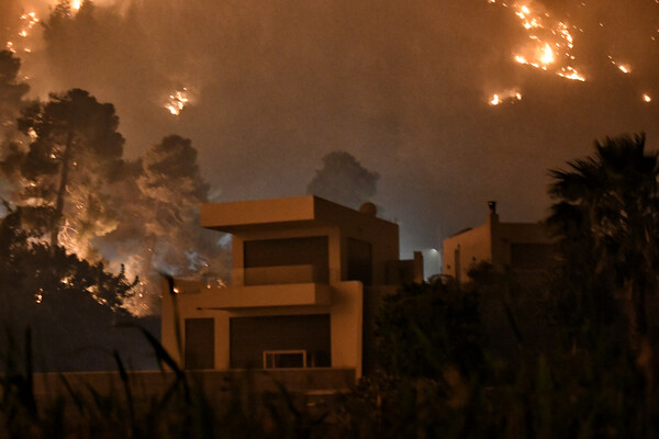 Φωτιά στην Κορινθία: Εκεννώθηκαν έξι οικισμοί - Απομακρύνονται κάτοικοι από το Αλεποχώρι