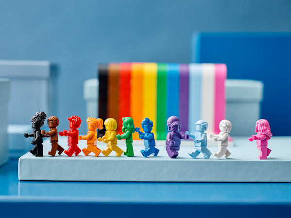 «Ο καθένας είναι υπέροχος»- Η Lego λανσάρει το πρώτο ΛΟΑΤΚΙ+ σετ