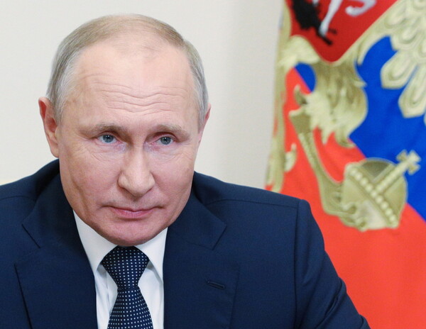 Ο Πούτιν απειλεί ότι «θα σπάσει τα δόντια» ξένων δυνάμεων που επιχειρήσουν να διεκδικήσουν κομμάτι της Ρωσίας