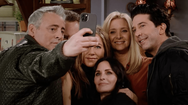 Friends reunion: 7 πράγματα που αποκαλύπτει το trailer - «Ρος και Ρέιτσελ ήταν σε διάλειμμα;»