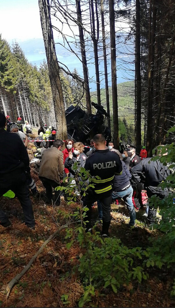 Ιταλία: 13 οι νεκροί από την πτώση καμπίνας τελεφερίκ - Σε σοβαρή κατάσταση δύο παιδιά (βίντεο)