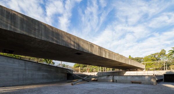 Πέθανε ο αρχιτέκτονας Paulo Mendes da Rocha, αναμορφωτής της πόλης του Σάο Παόλο, πατέρας του βραζιλιάνικου μπρουταλισμού