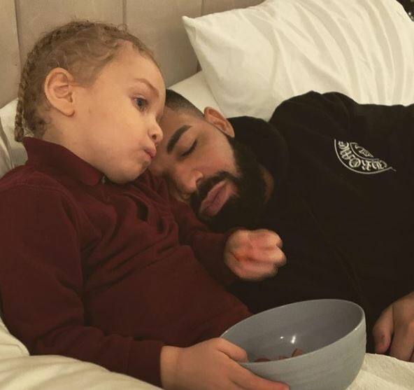 Ο γιος του Drake ανέβηκε στη σκηνή των Billboard Music Awards και ο Adonis έβαλε τα κλάματα