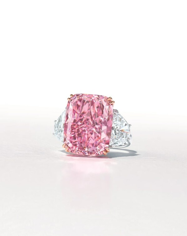 Πάνω από 29 εκατ. δολ. για «αψεγάδιαστο» ροζ διαμάντι -«15,8 καρατίων και σπάνιας καθαρότητας»