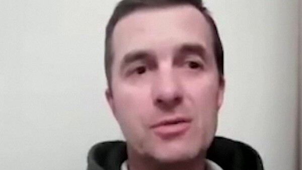 Ρόμαν Προτάσεβιτς: «Εξαναγκάστηκε να ομολογήσει ενοχή», λέει ο πατέρας του - Δείχνει να έχει σπασμένη μύτη