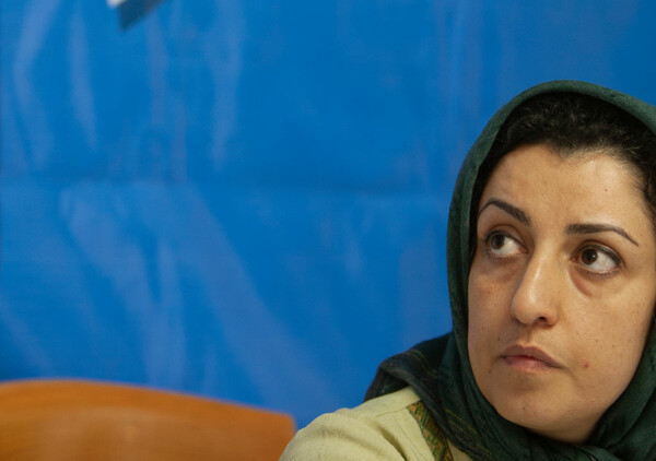 Ιράν: Σε μαστίγωση και φυλάκιση 30 μηνών καταδικάστηκε η ακτιβίστρια-δημοσιογράφος Ναργκίς Μοχαμαντί