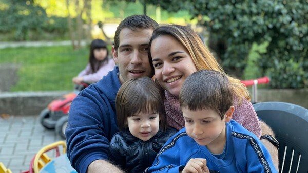 «Σώθηκε από την αγκαλιά του πατέρα του»: Ο 5χρονος Eitan είναι ο μοναδικός επιζών από το τελεφερίκ στην Ιταλία