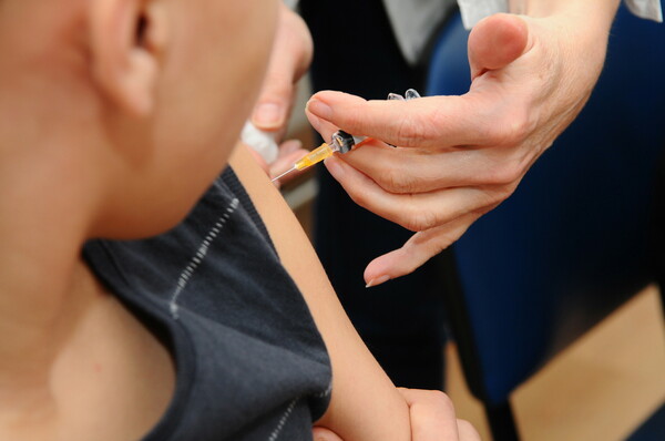 Εμβολιασμοί: Άνοιξε η πλατφόρμα για τους άνω των 18 με το μονοδοσικό Johnson & Johnson