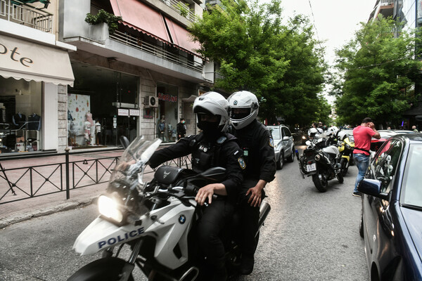 Πυροβολισμοί μέσα σε καφετέρια στα Σεπόλια: Νεκρός ένας 32χρονος