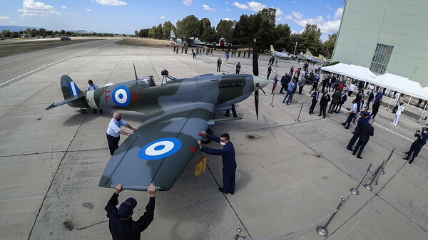 Το Spitfire ξανά στον ελληνικό ουρανό: «Ακόμη και λαβωμένα ποτέ δεν με εγκατέλειψαν» (εικόνες)