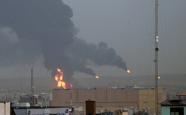 Φωτιά σε διυλιστήρια πετρελαίου στην Τεχεράνη [ΒΙΝΤΕΟ]