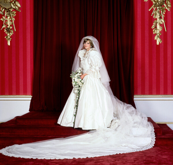 Princess Diana's wedding dress going on display at Kensington Palace