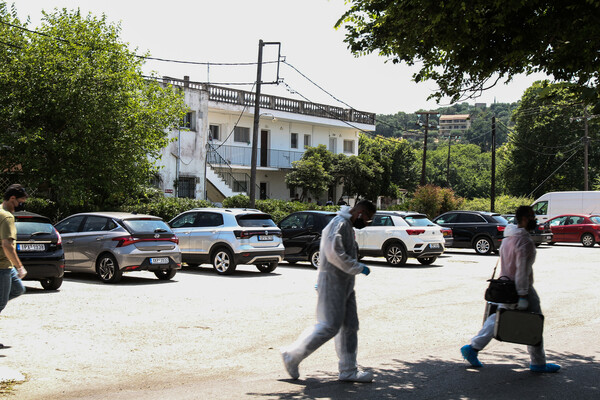 Έγκλημα στην Κέρκυρα: Σχεδόν εξ' επαφής οι πυροβολισμοί στα θύματα, σύμφωνα με τον ιατροδικαστή 