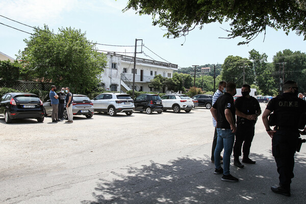 Έγκλημα στην Κέρκυρα: Απολογητικά σημειώματα και φάκελο για τον εισαγγελέα στο σπίτι του δράστη