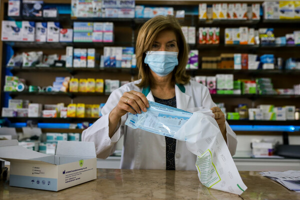 Self test: «Σταματά η δωρεάν διάθεση στα φαρμακεία στις 19 Ιουνίου»